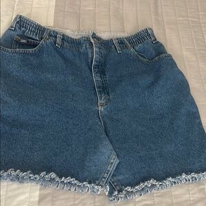(Lee ) women’s Blue Jean Shorts with Distressed Hem size 22W PET.